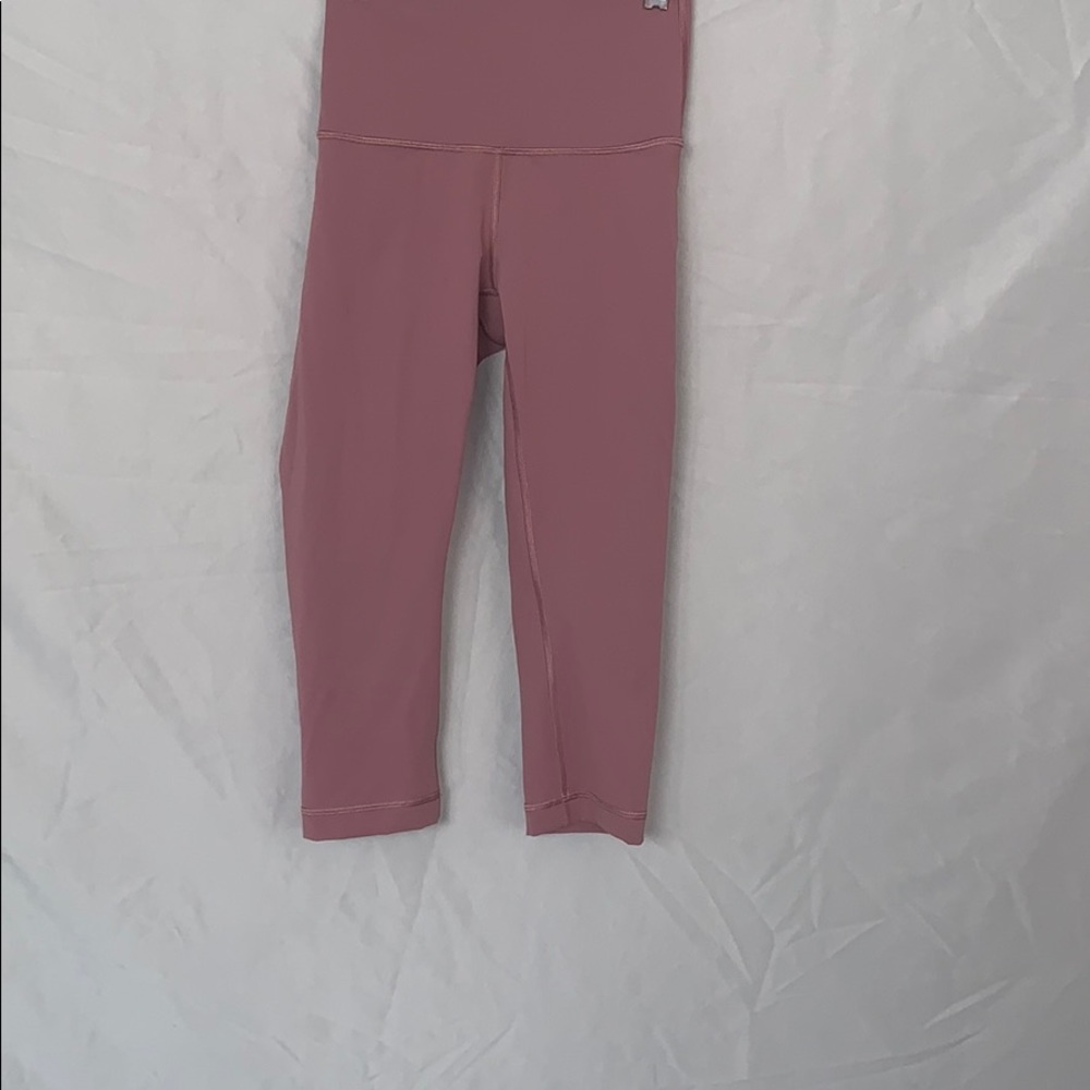 Lululemon size 2 mauve color crop legging